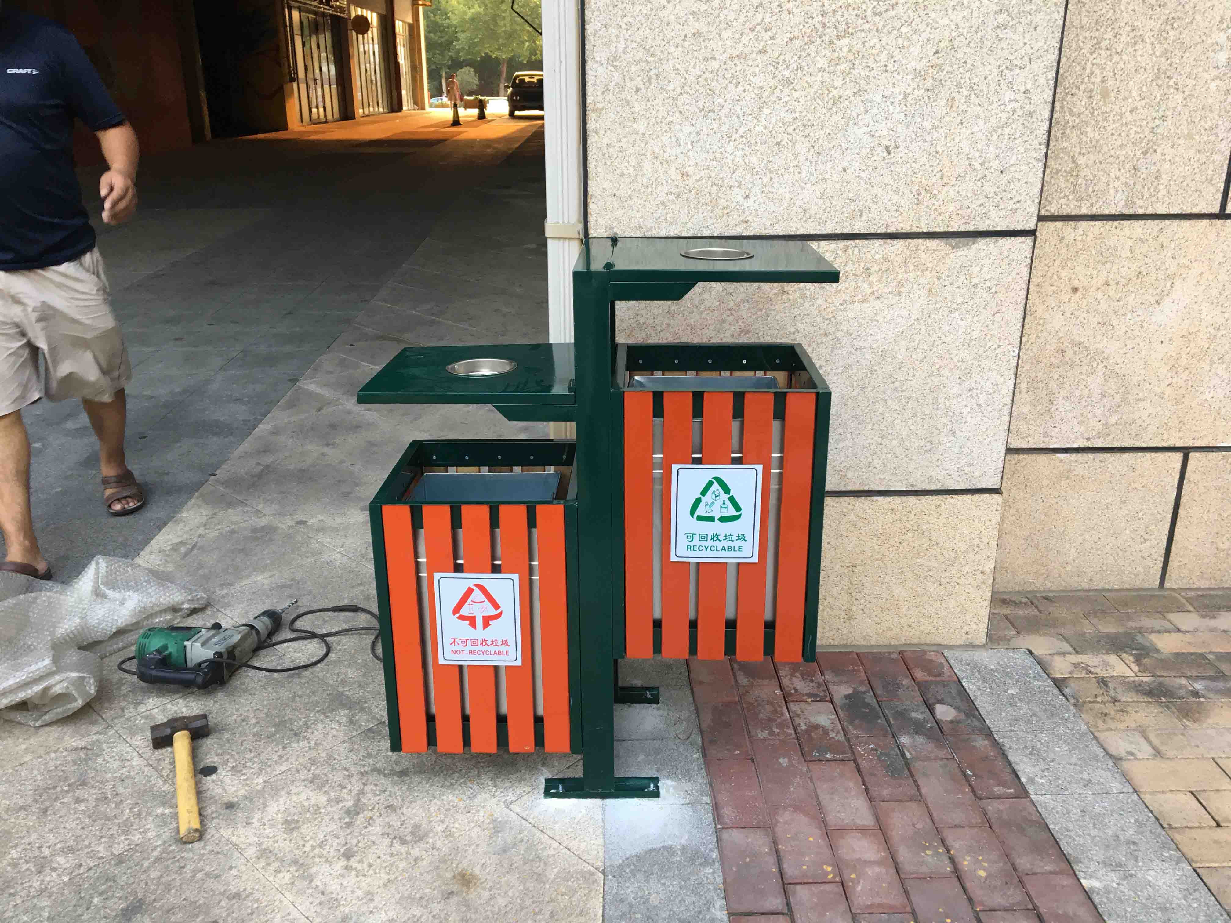 戶(hù)外分類(lèi)鋼木垃圾桶YTD07